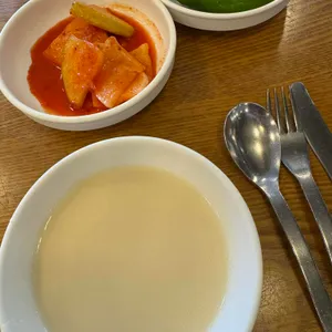 윤화돈까스 대표 사진