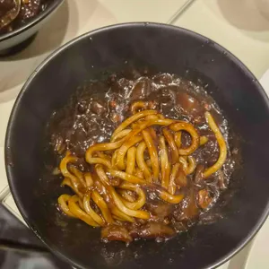 더파티 대표 사진