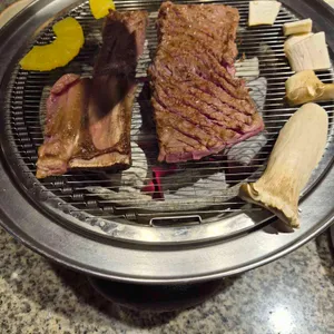 우진각 대표 사진