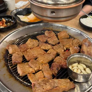 흥부골숯불돼지왕갈비 대표 사진