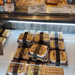 퀸즈크라운베이커리카페 리뷰 사진