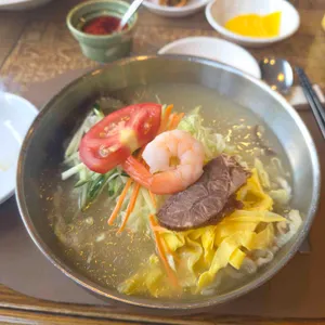 만강홍 대표 사진