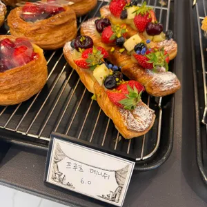 카페 인터뷰 체크메이트 대표 사진