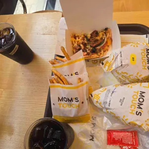 맘스터치앤피자 대표 사진