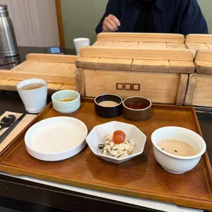 머무를 정 세이로무시 대표 사진
