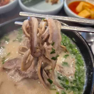 엄용백 돼지국밥 대표 사진