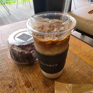 나무아래오후 대표 사진