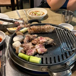 금관꽃돼지 대표 사진