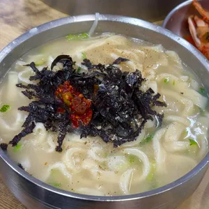 프라자손칼국수 대표 사진