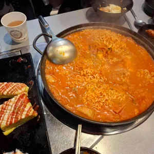 고기반햄반김치찌개 대표 사진