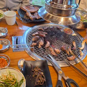 작제도 흑돼지 장작구이 대표 사진