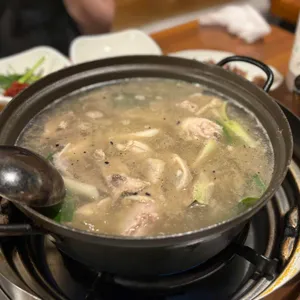 뒷뜰안에닭한마리 대표 사진
