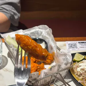 바토스앤폴리스 사진