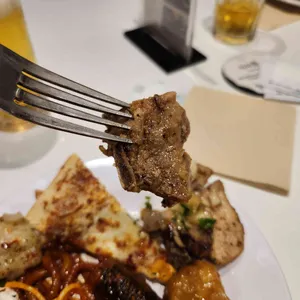 애슐리퀸즈 대표 사진