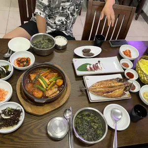토끼와 거북이 사진