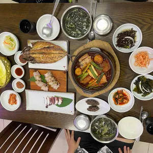 토끼와 거북이 사진