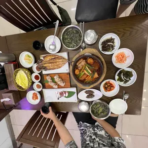 토끼와 거북이 사진