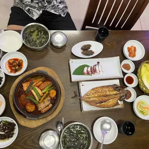 토끼와 거북이 사진