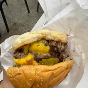 더리얼치즈버거 대표 사진