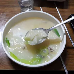 안경쓴고등어 사진