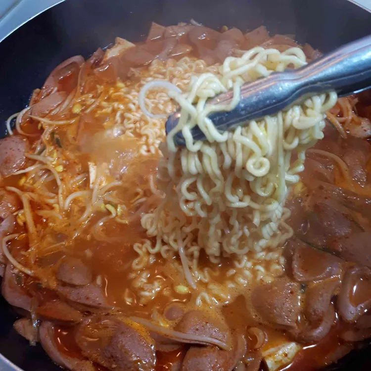 오빠 부대찌개 사진