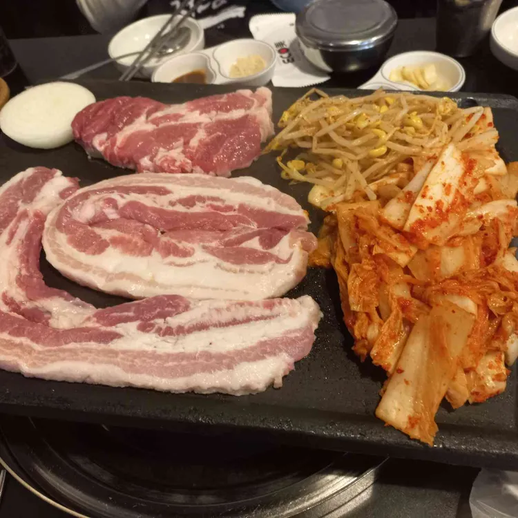 돈벼락 돌김치삼겹살 사진