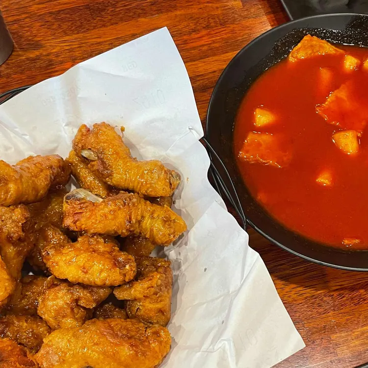 교촌치킨 사진