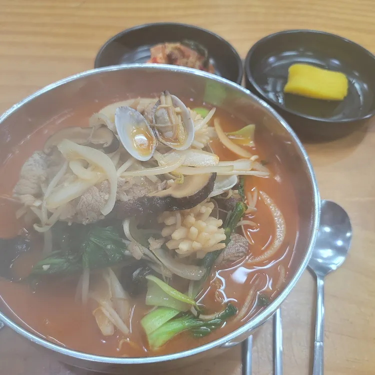 얼큰칼국수 사진