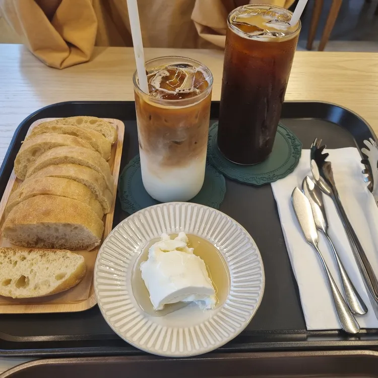 더프롬나드 사진