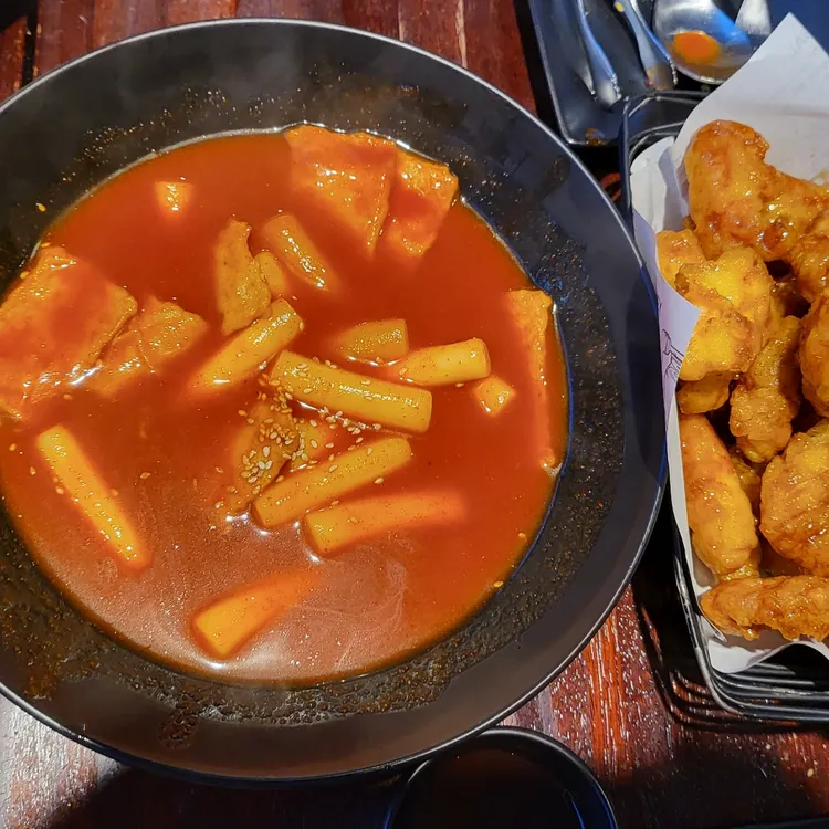 교촌치킨 사진