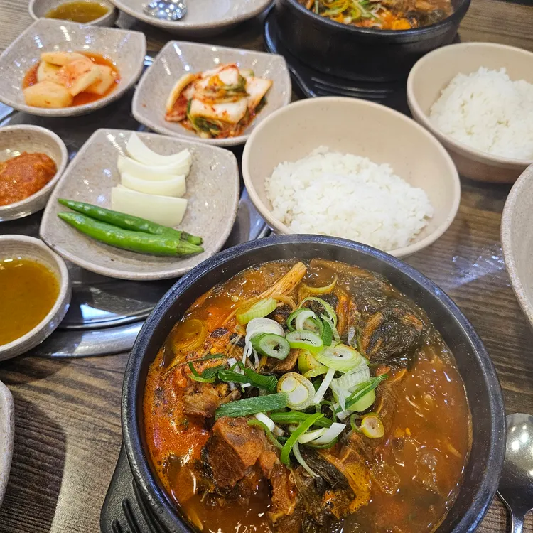 홍기와감자탕뼈해장국 사진