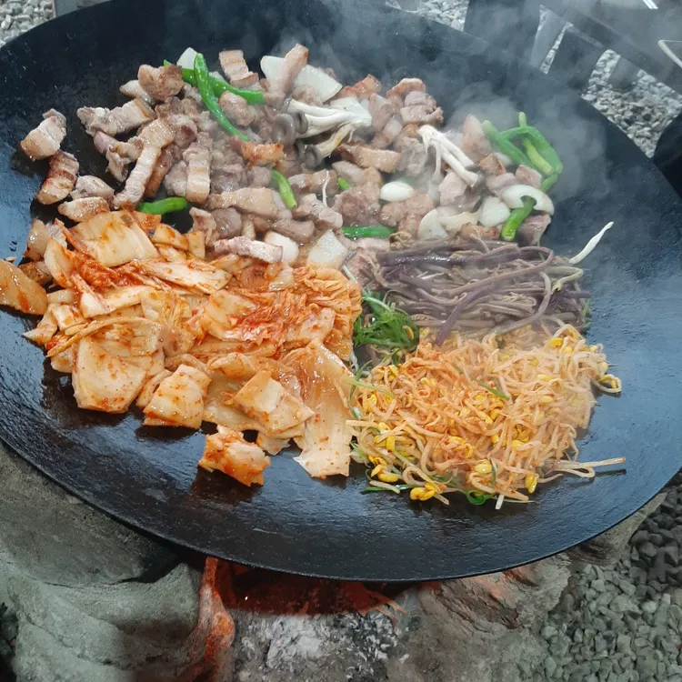 솥뚜껑흑돼지 사진