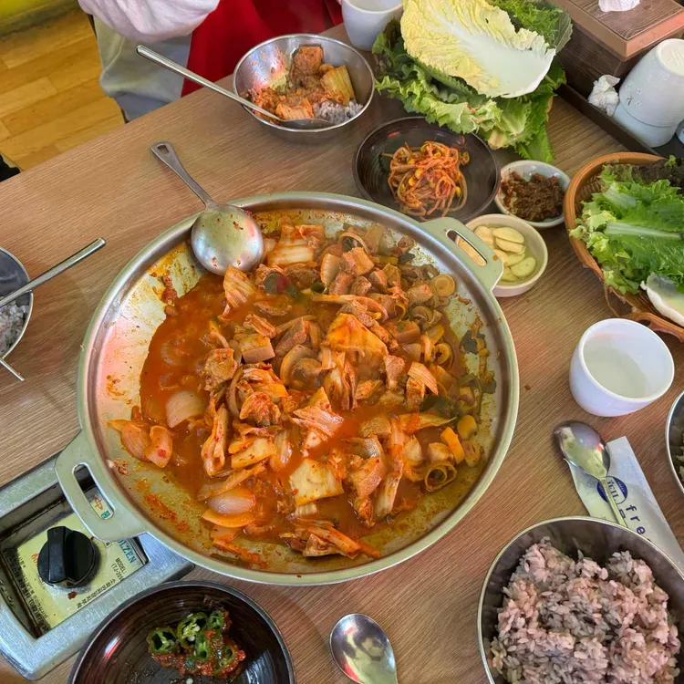 쌈싸먹는김치찌개 사진