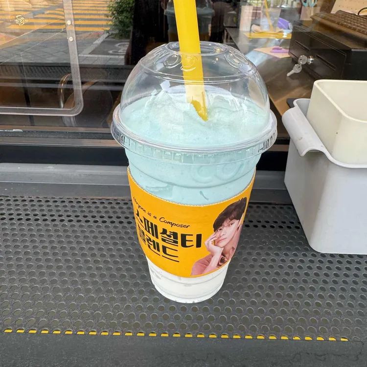 컴포즈커피 사진