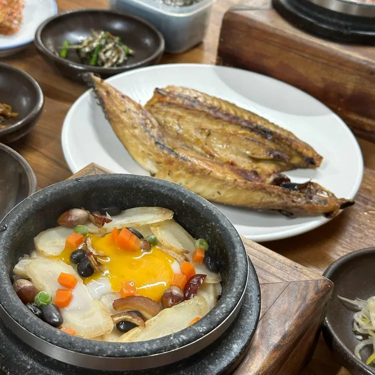한송생선구이인삼영양돌솥밥 사진