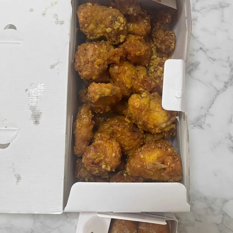 교촌치킨 사진