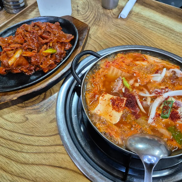 돼지고기 김치찌개 사진