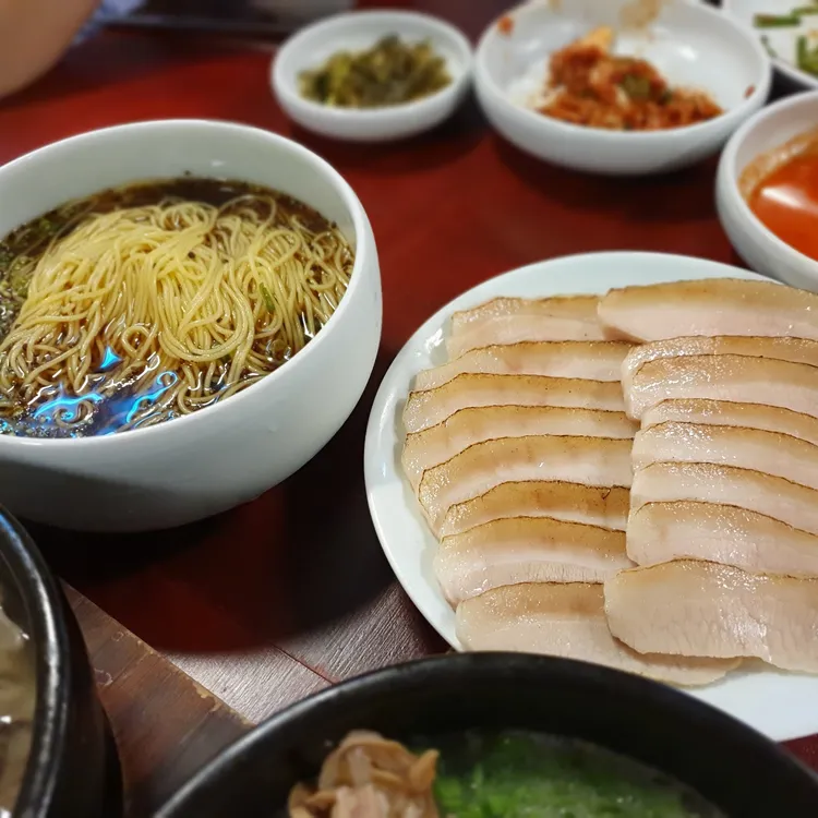 엄용백 돼지국밥 사진