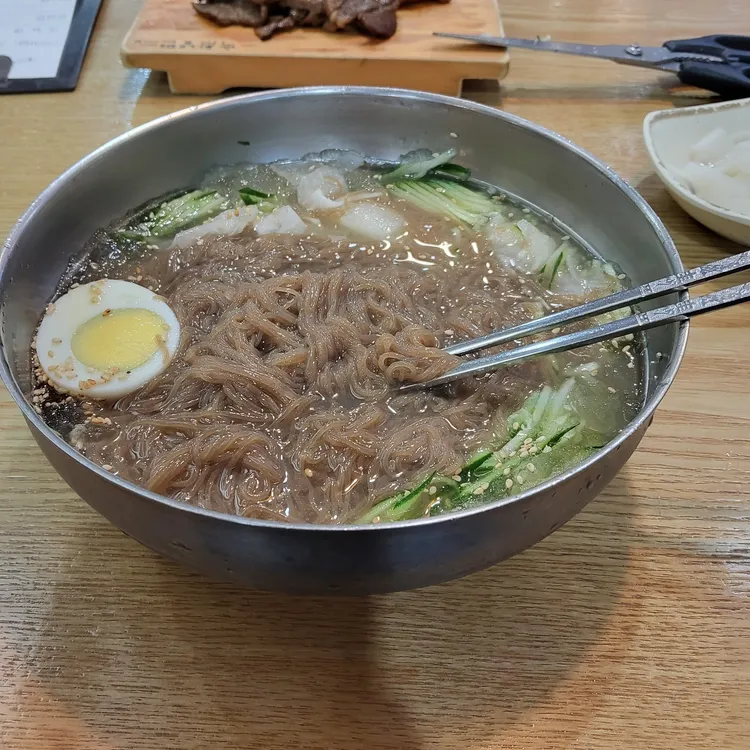 육쌈냉면 사진