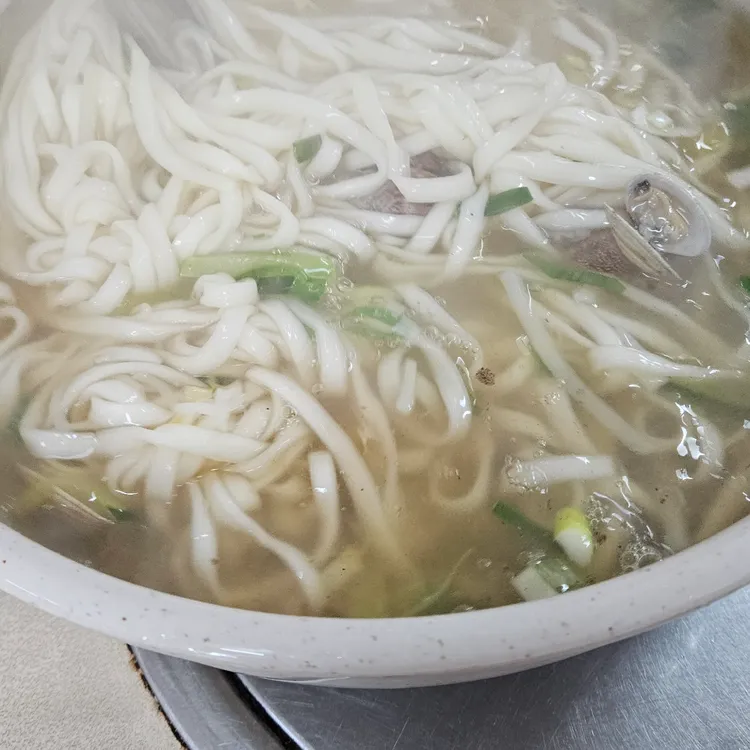 바지락통채칼국수 사진