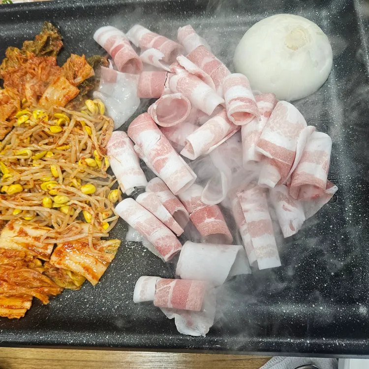 육전주는 김치찌개 김치찜 사진