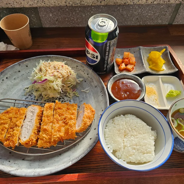 카츠예안 사진