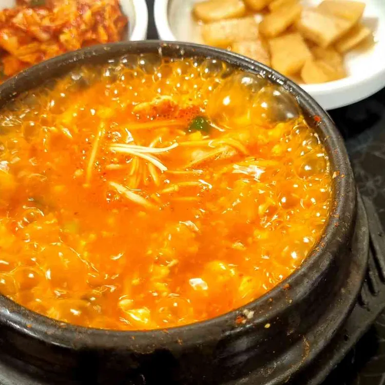 신촌얼큰이칼국수 사진