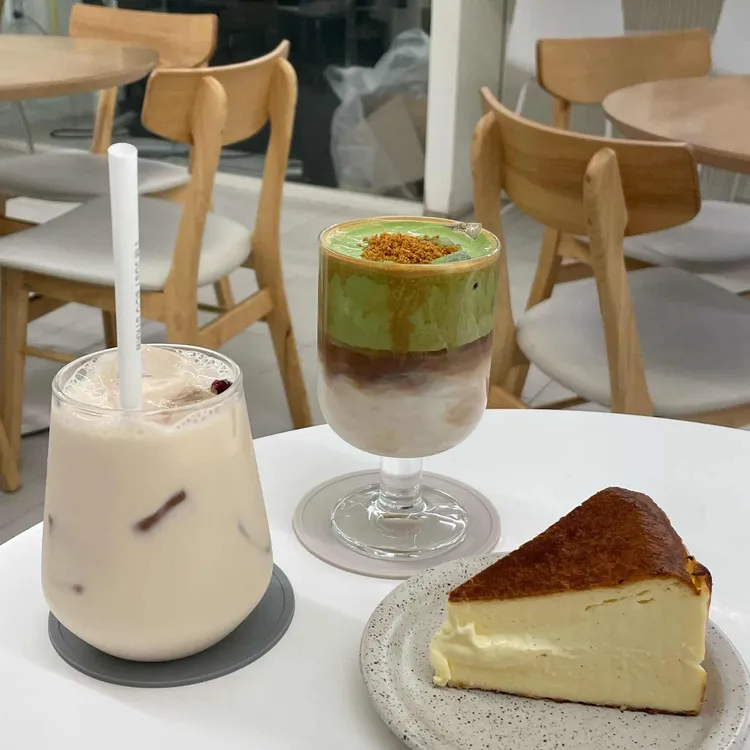 이알로스터즈 사진