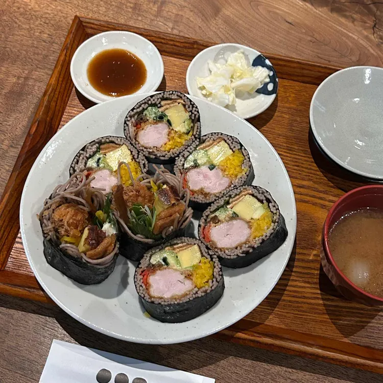 카츠 바이 콘반 사진