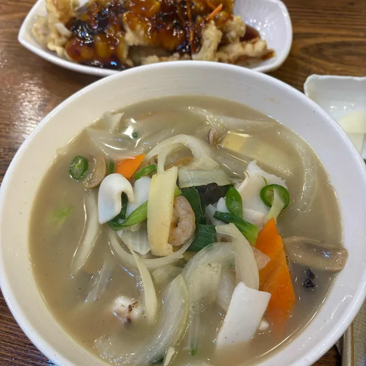 수련반점 사진