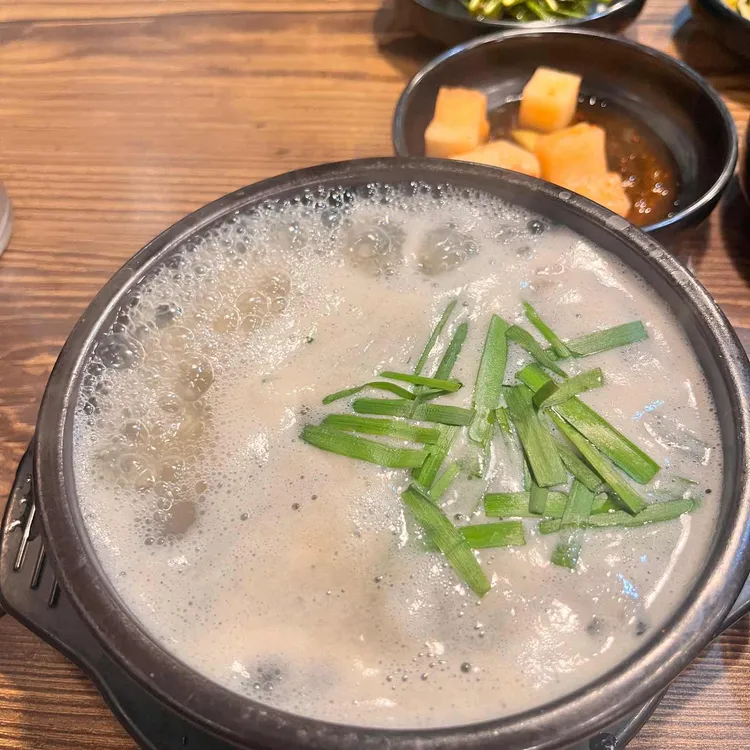 재화스퀘어 굴국밥 홍어 보쌈 사진