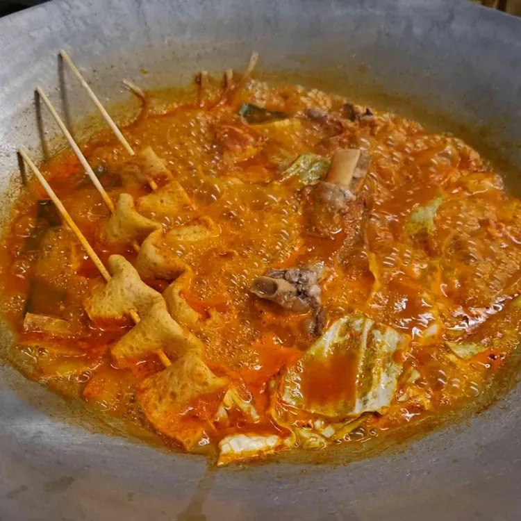 솥뚜껑 닭볶음탕 사진