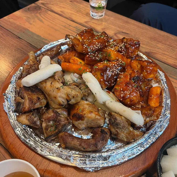 훌랄라참숯치킨 사진