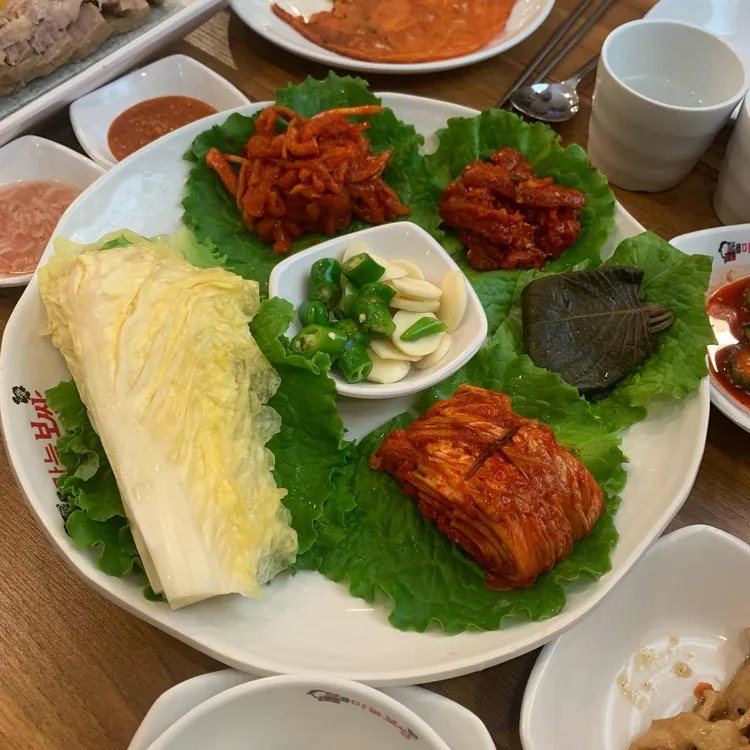 돈통마늘보쌈 사진